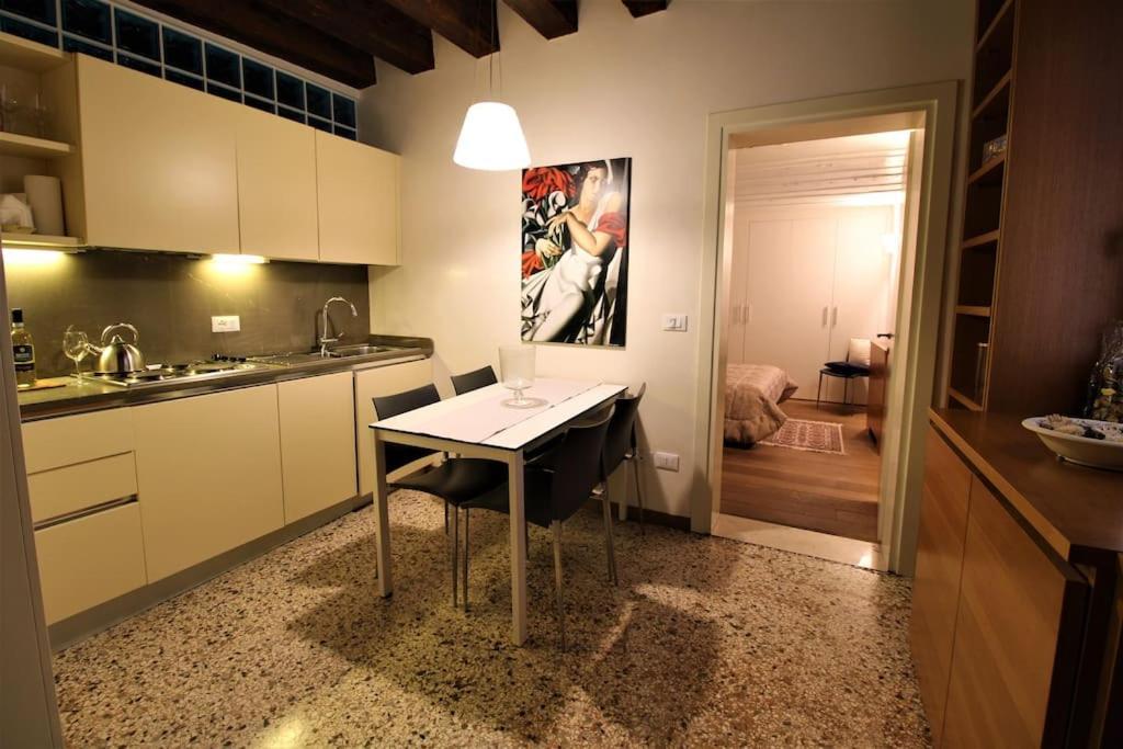 San Marco Charming Apartment With Canal View Wenecja Zewnętrze zdjęcie